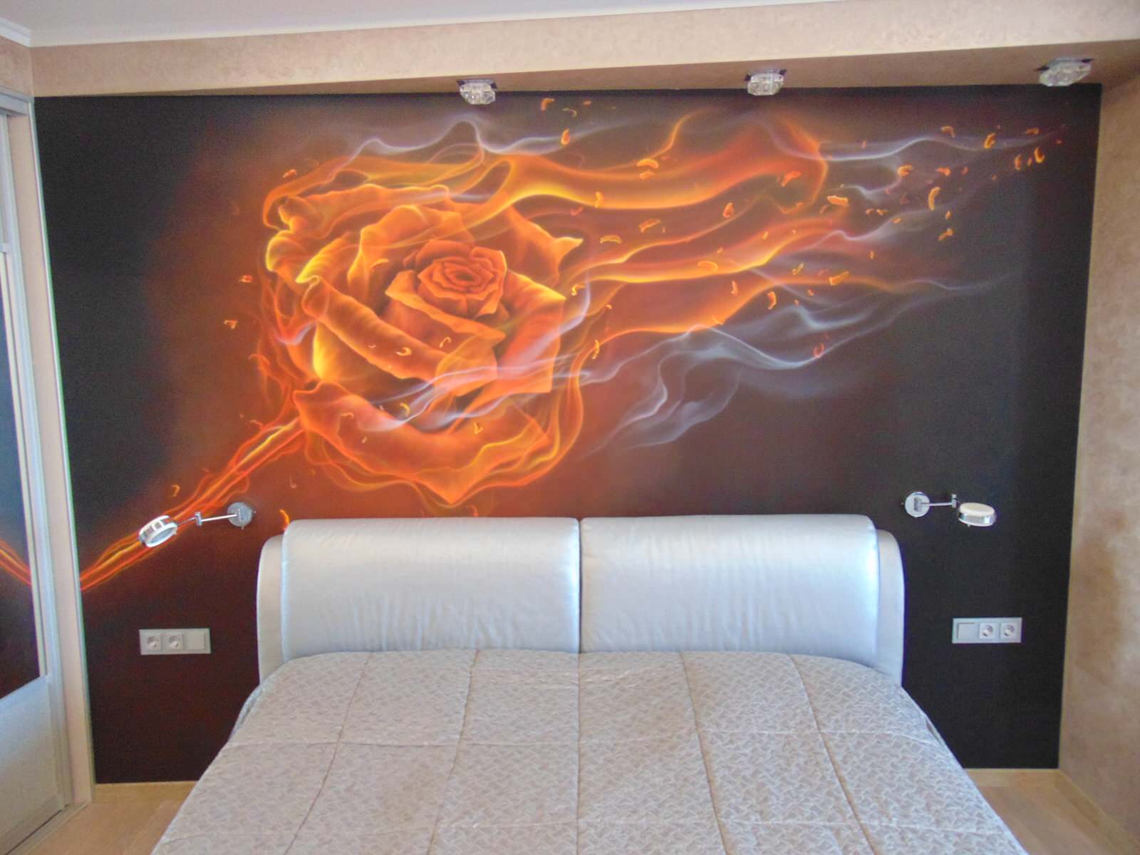 Оформление стены в квартире