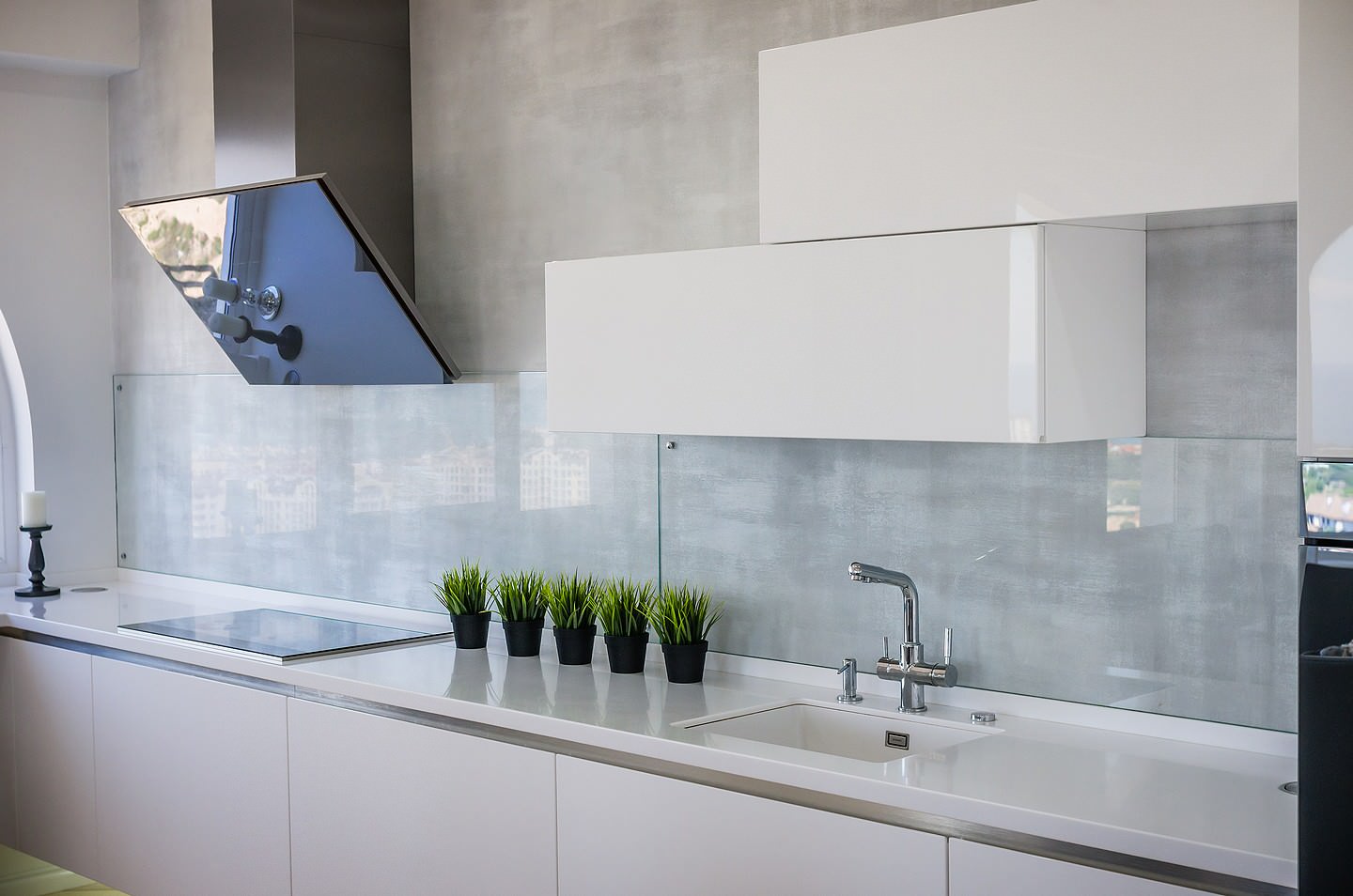 Монохромная кухня