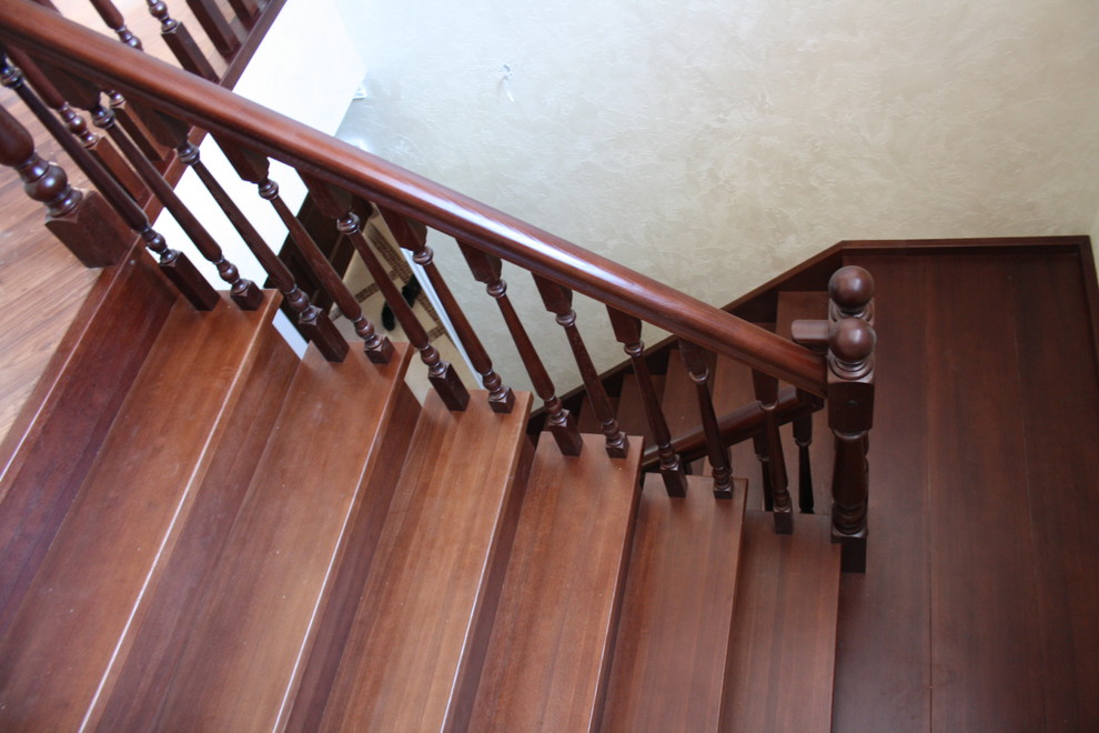 Обложка проекта: Лестница из ясеня с покраской в темный орех