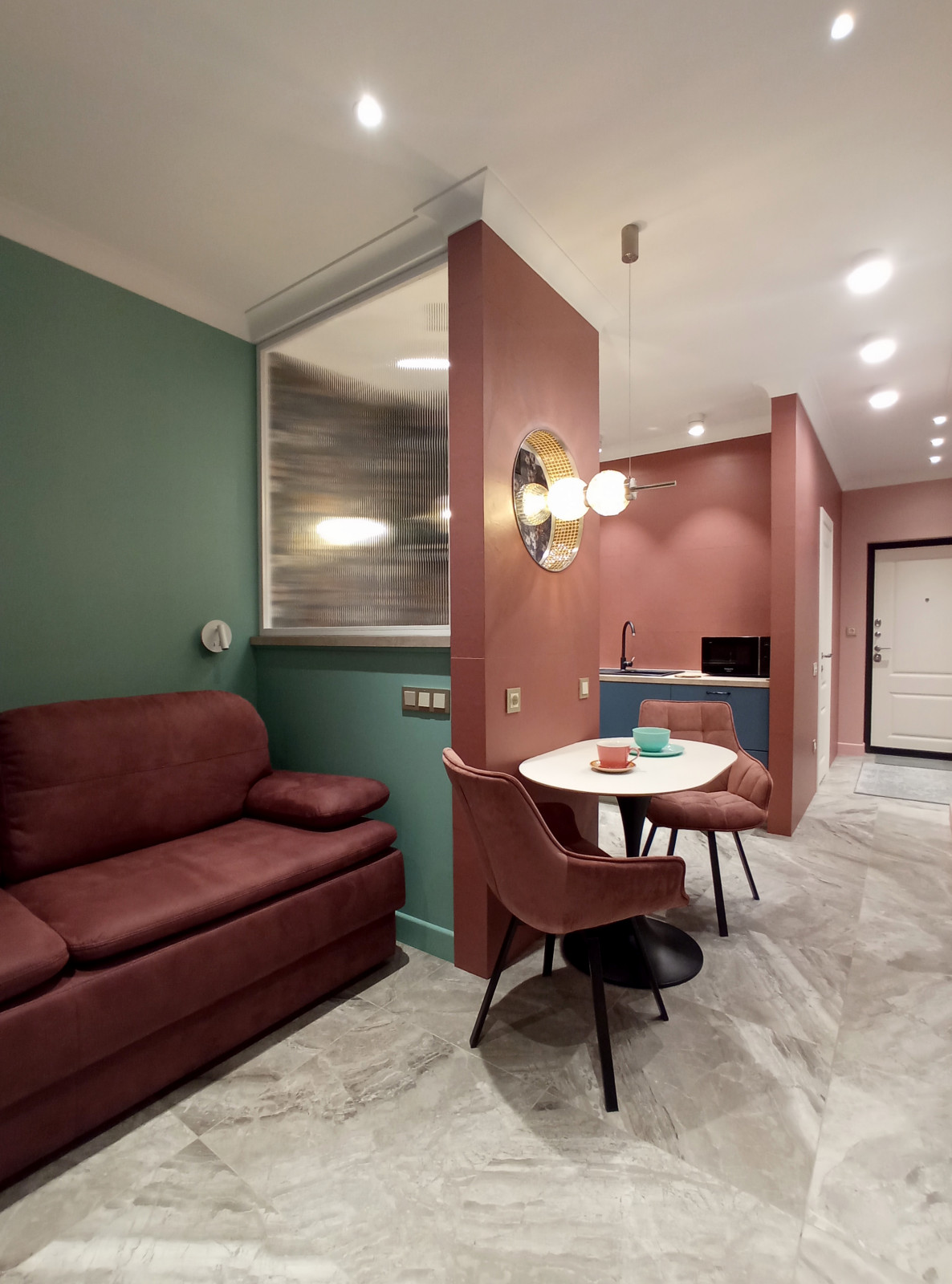 Обложка проекта: Квартира-студия с арт-светильником