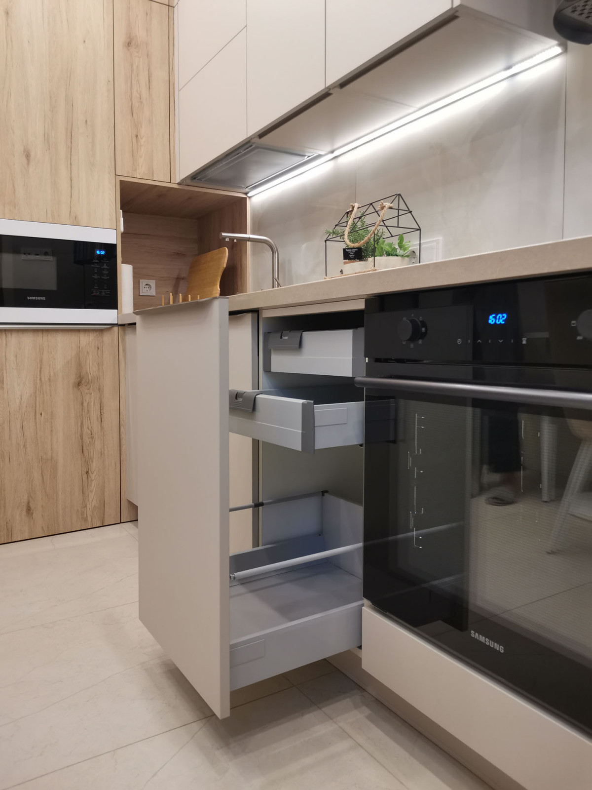 КУХНЯ BURGER LARA+CORA