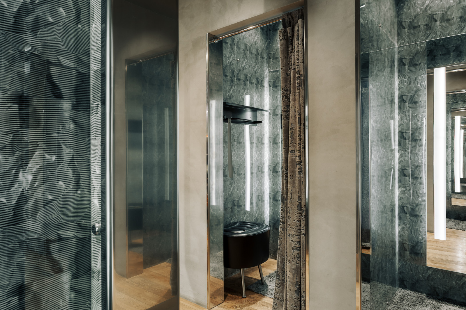 •COSMO STORE•  Монобренд DIESEL в МГЦ "Красная Площадь"