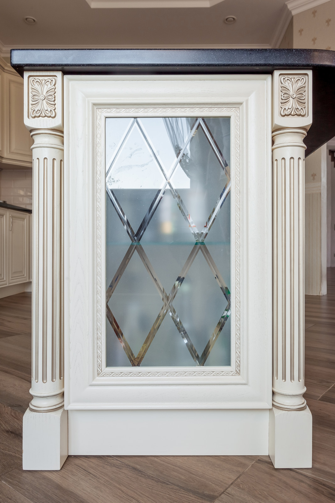 Кухня с порталом в частный дом г. Краснодар и массива ясеня