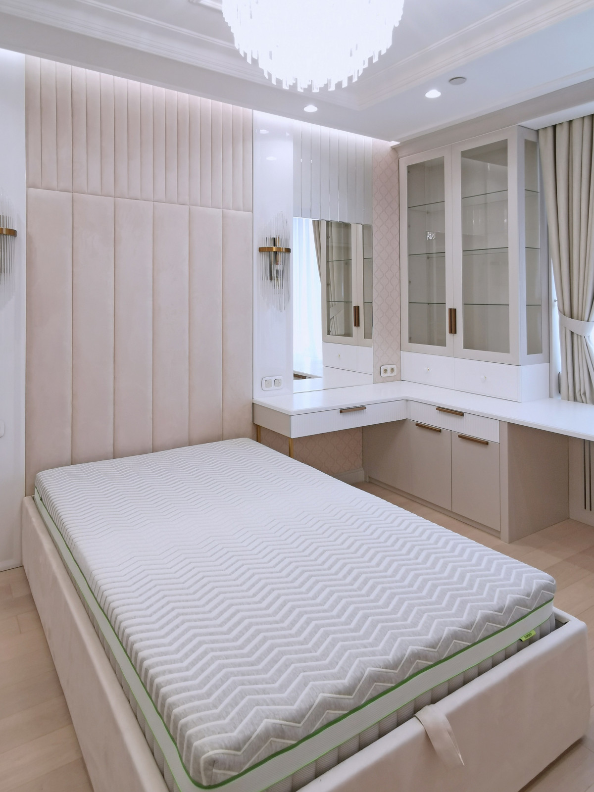 Волга. Рабочее место с туалетным столиком и системой хранения.