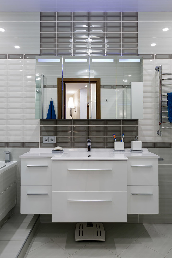 "Вокруг зеркальной колонны"