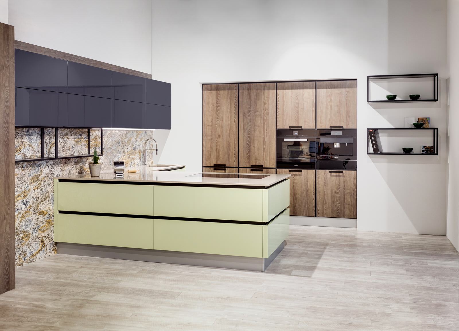 Обложка проекта: Кухни из пластика