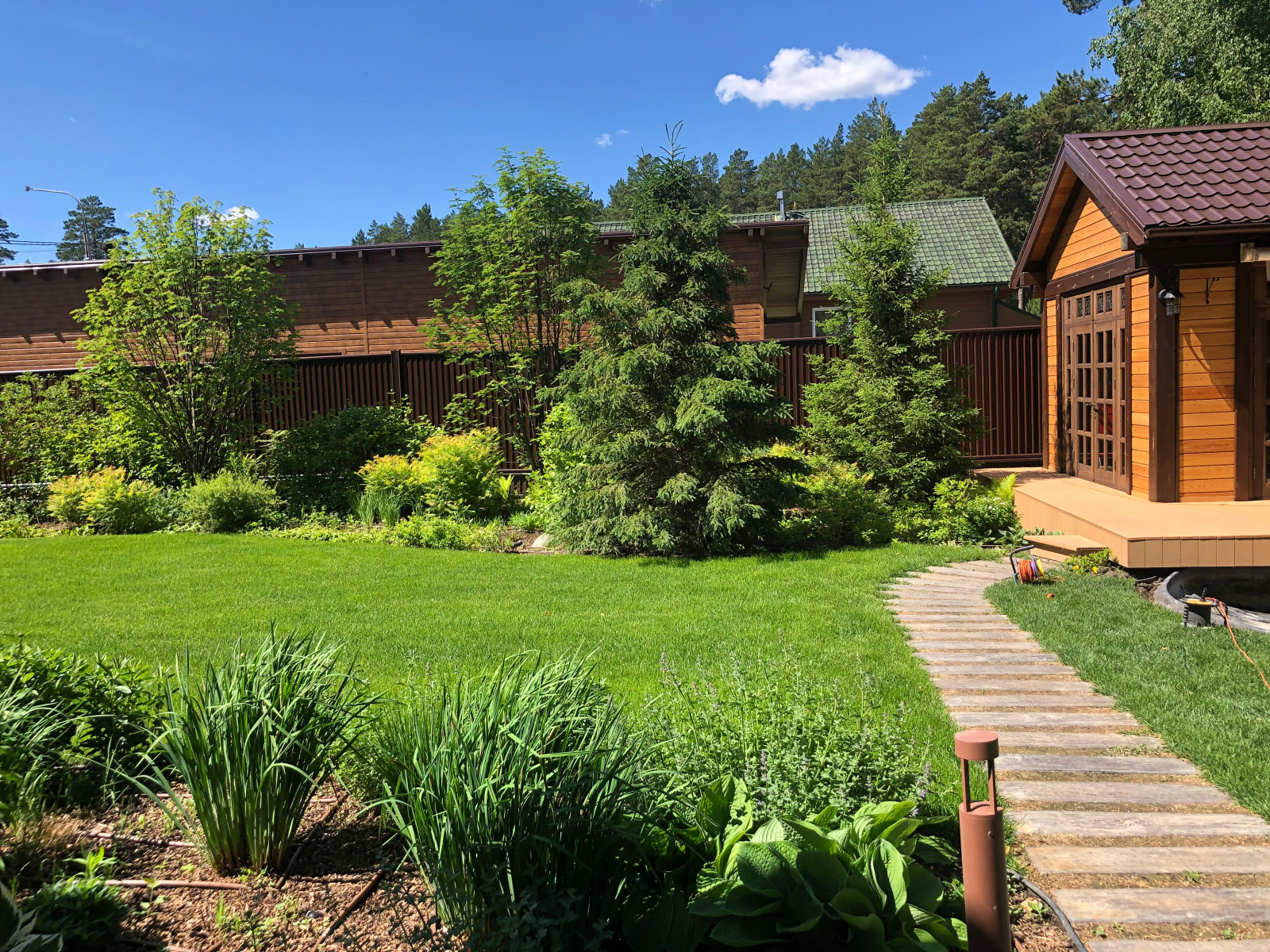 Усадьба на краю леса