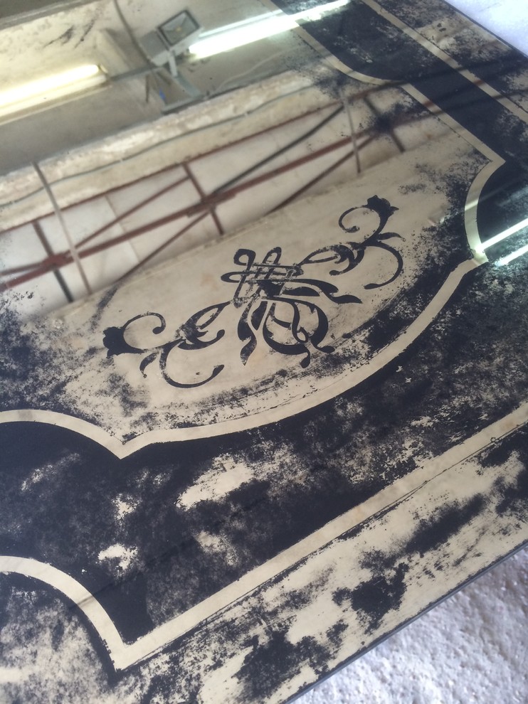 Искусственное старение зеркал и стекла