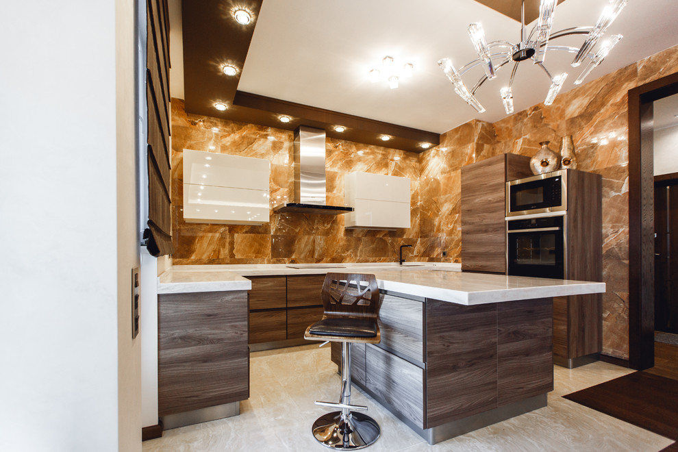 Современная квартира с мрамором на стенах