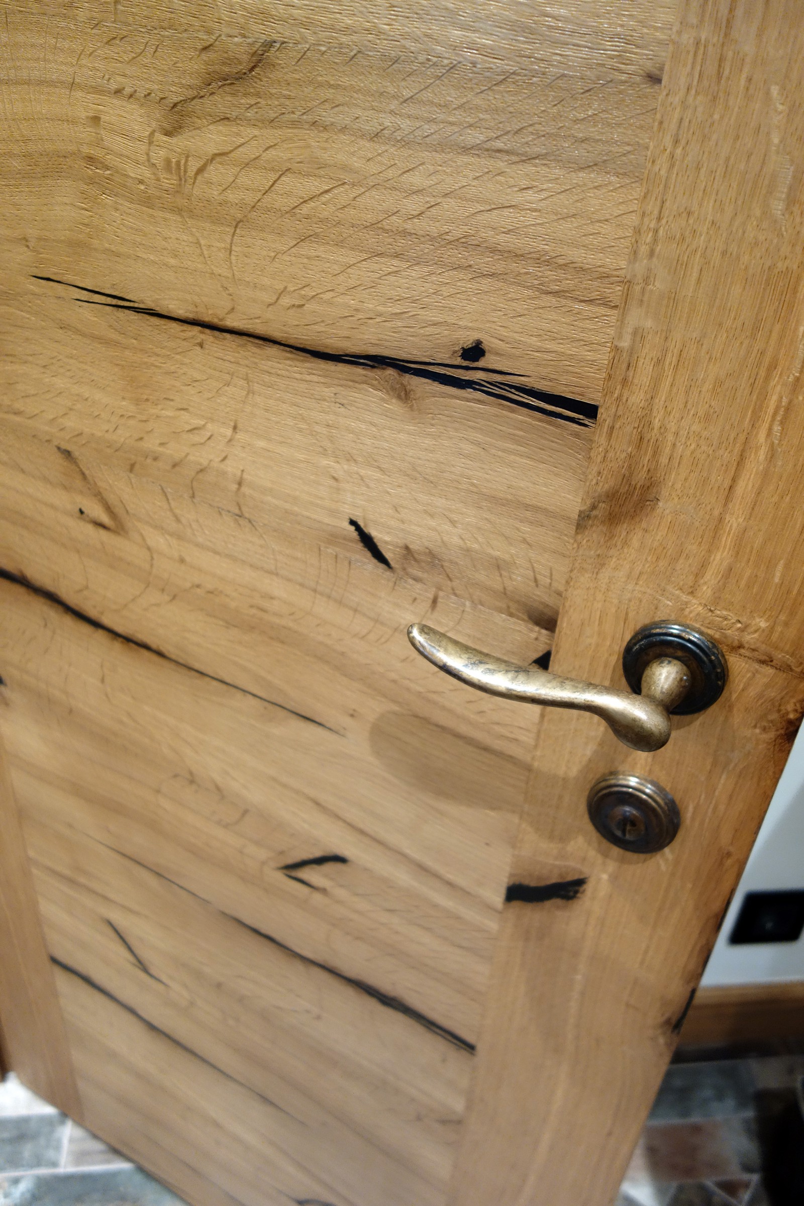 Кирпич и дерево