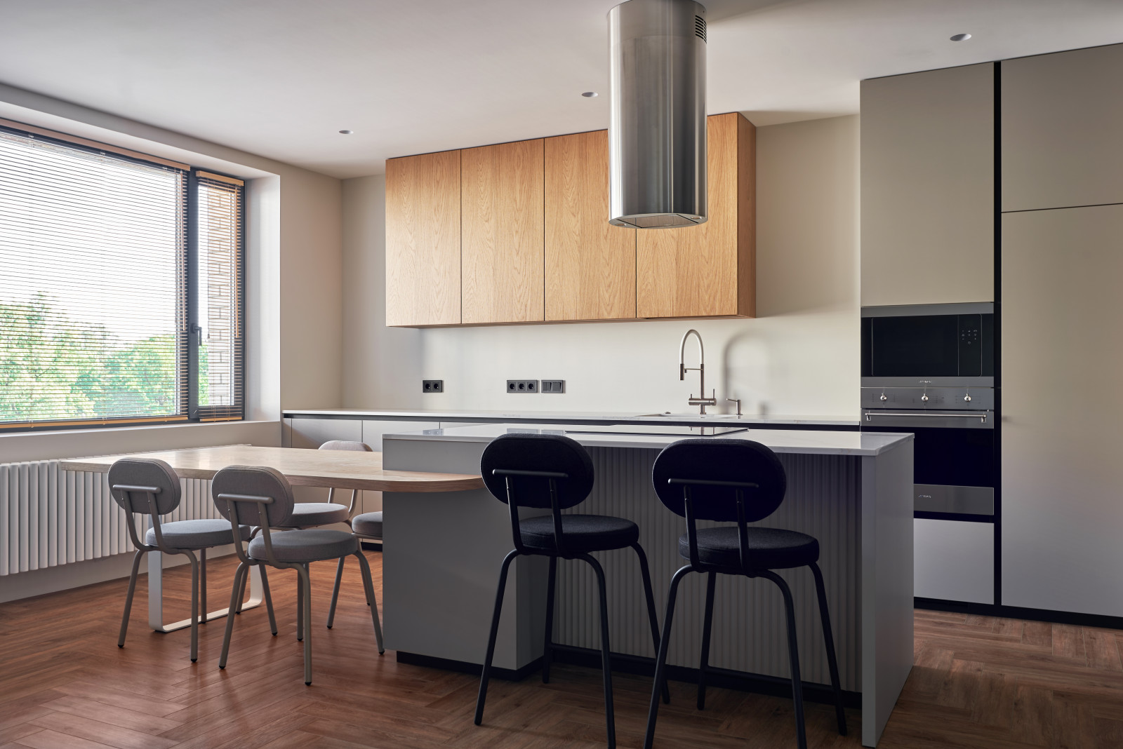 Кухня FENIX и шпон