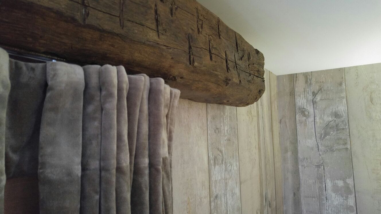 Дубовый карниз макро