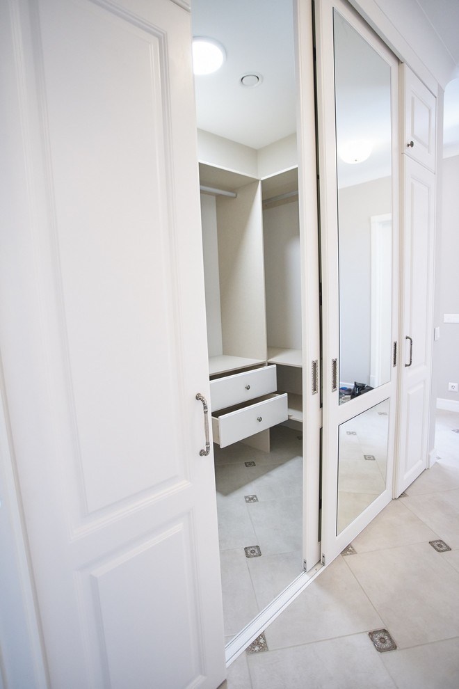 Гардеробная система классика raumplus с раздвижными и распашными дверьми