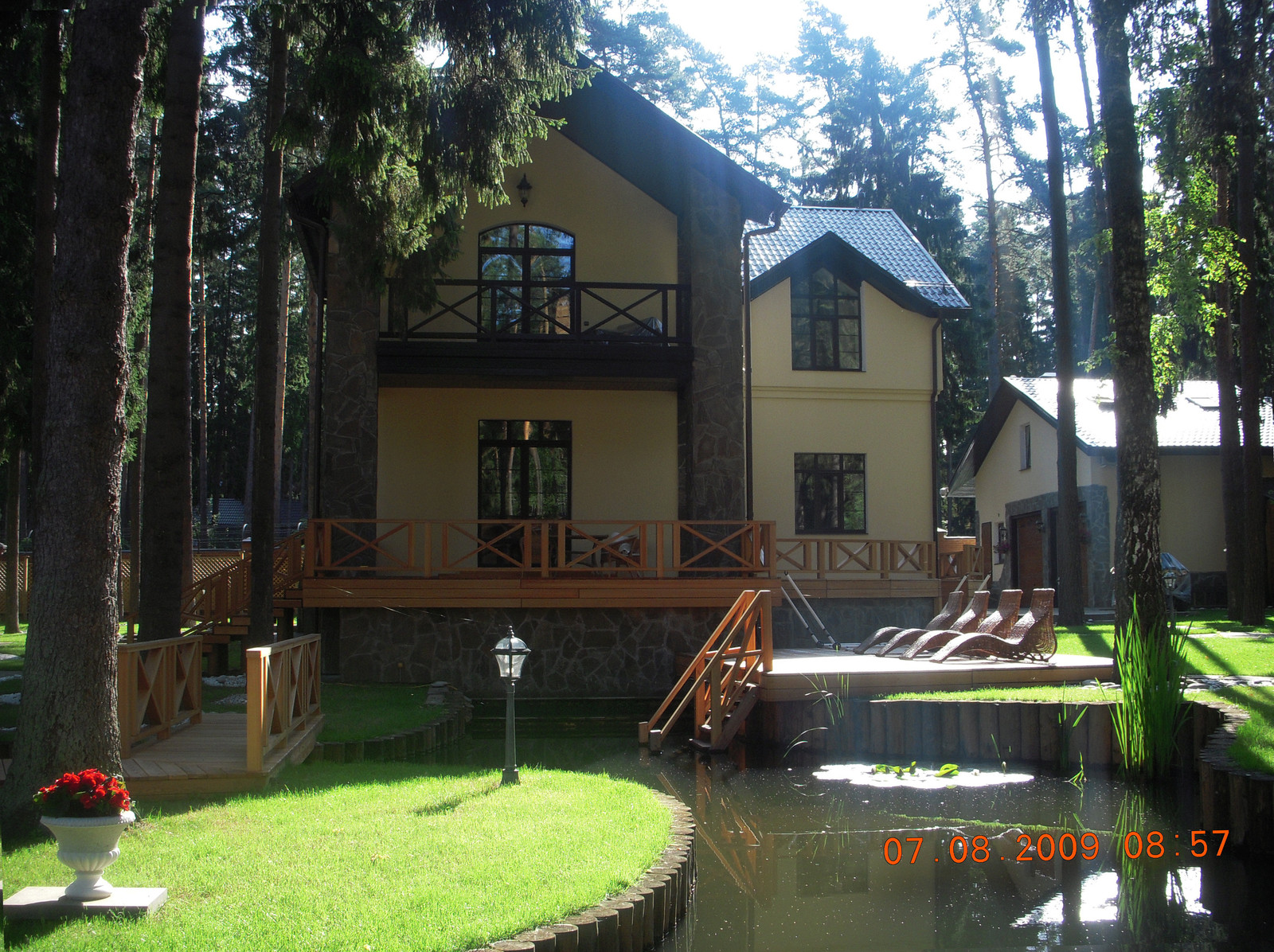 Сад с водоемом в Никологородском