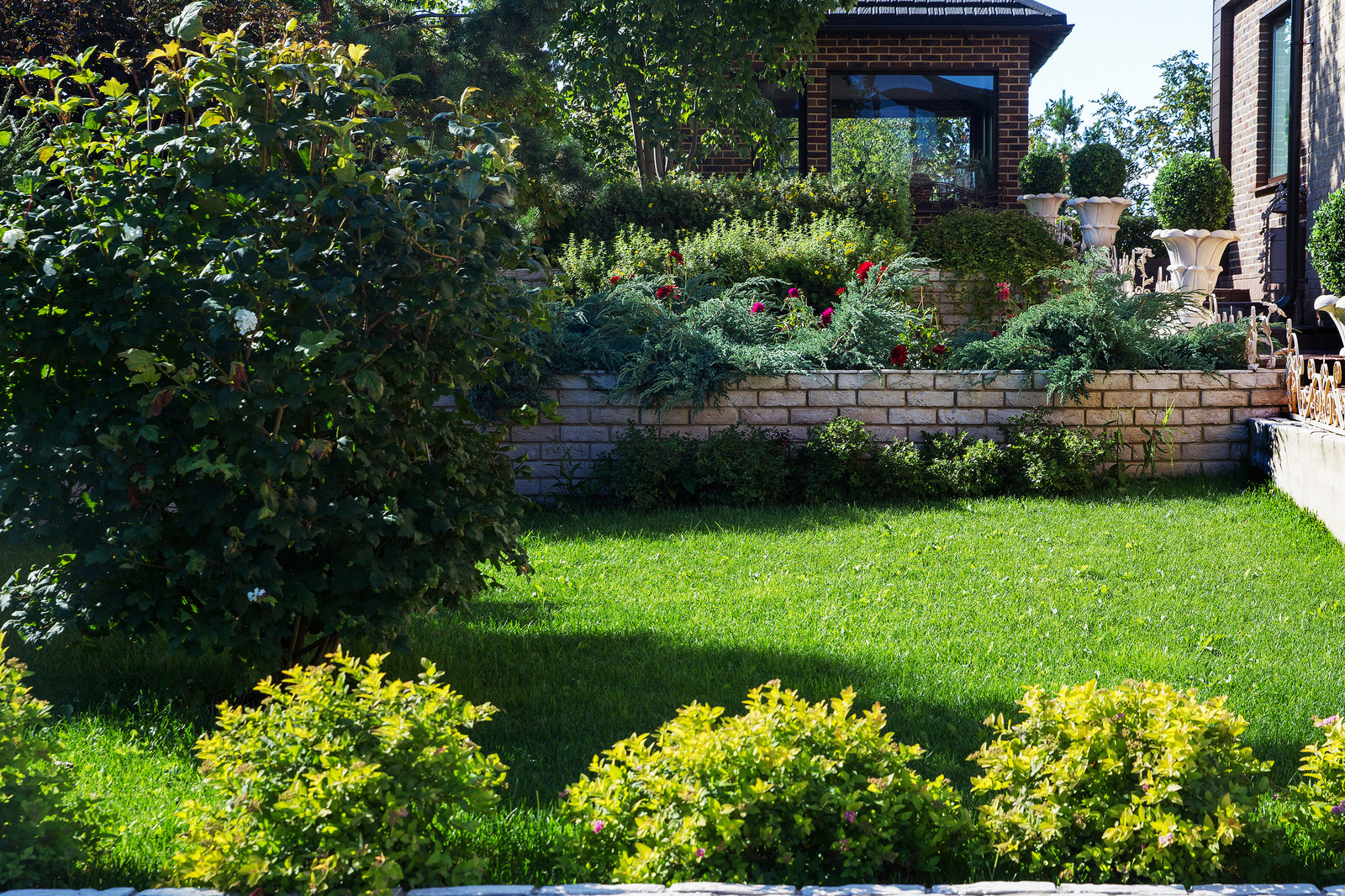 Сад на Пятницком шоссе.  Дизайнер Лариса Юрова