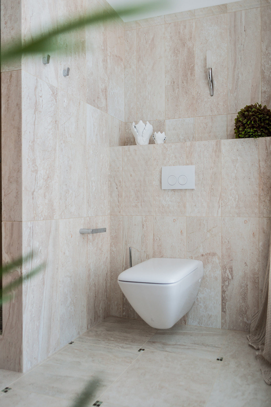 Загородный дом с розовой столовой