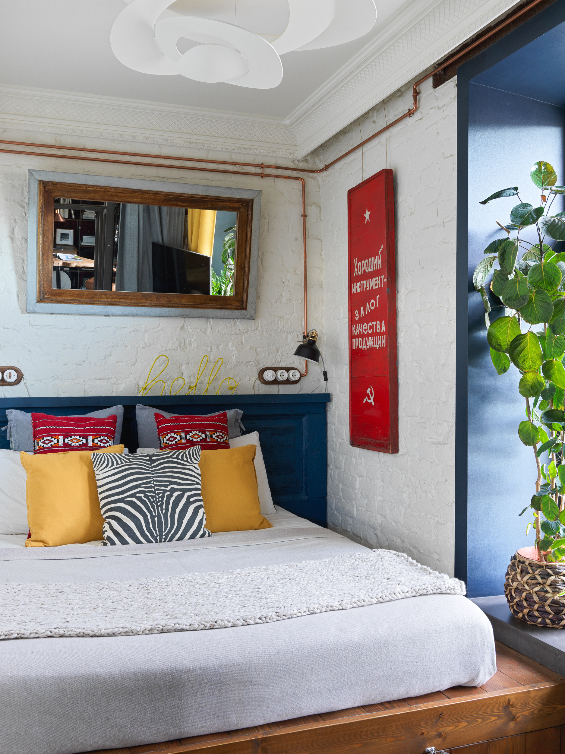 Houzz тур: Лофт в Петербурге с домиком для собак