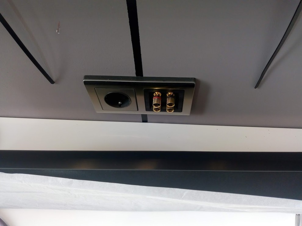 Обложка проекта: Домашний кинотеатр с тонкими АС