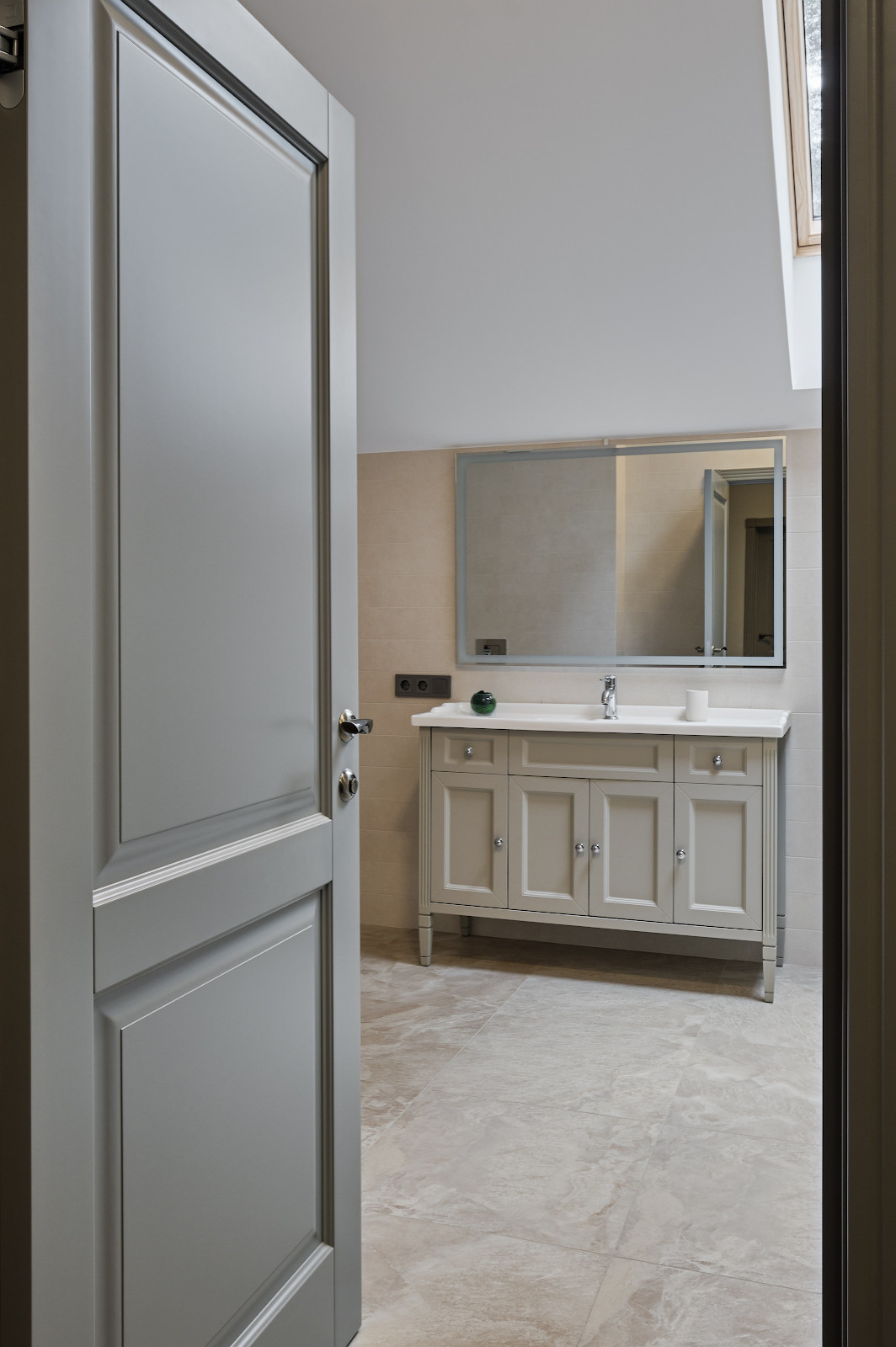 Кантри Ral 7030 в интерьере дома