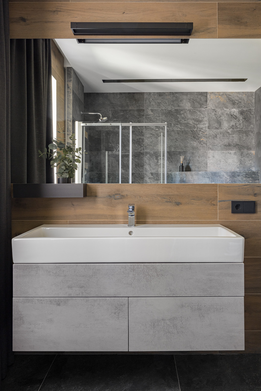 Мебельное наполнение загородного дома. "Родовое гнездо" отца и двух сыновей.