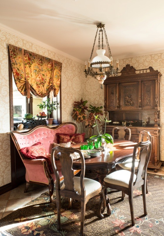 Дом с антиквариатом