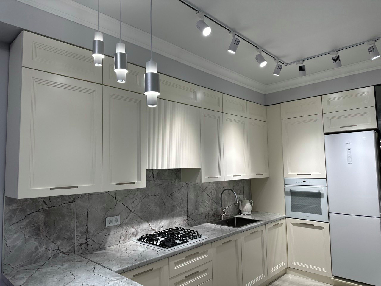 Кухня Фабиана в цвете Белло, выполненная под индивидуальный заказ.