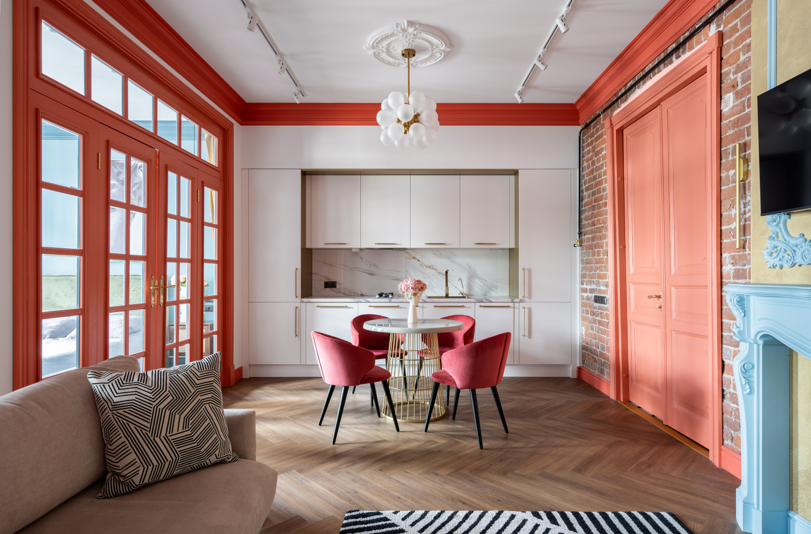 Яркая квартира на Невском