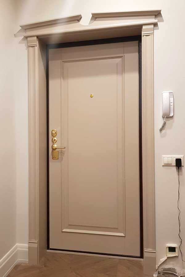 Окрашенные двери