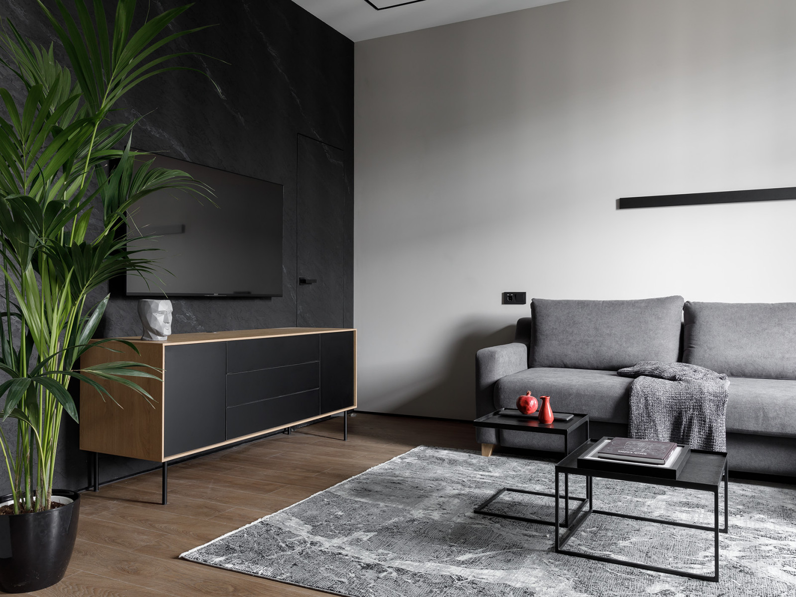 Реализованная квартира под сдачу в темных тонах в ЖК Притяжение