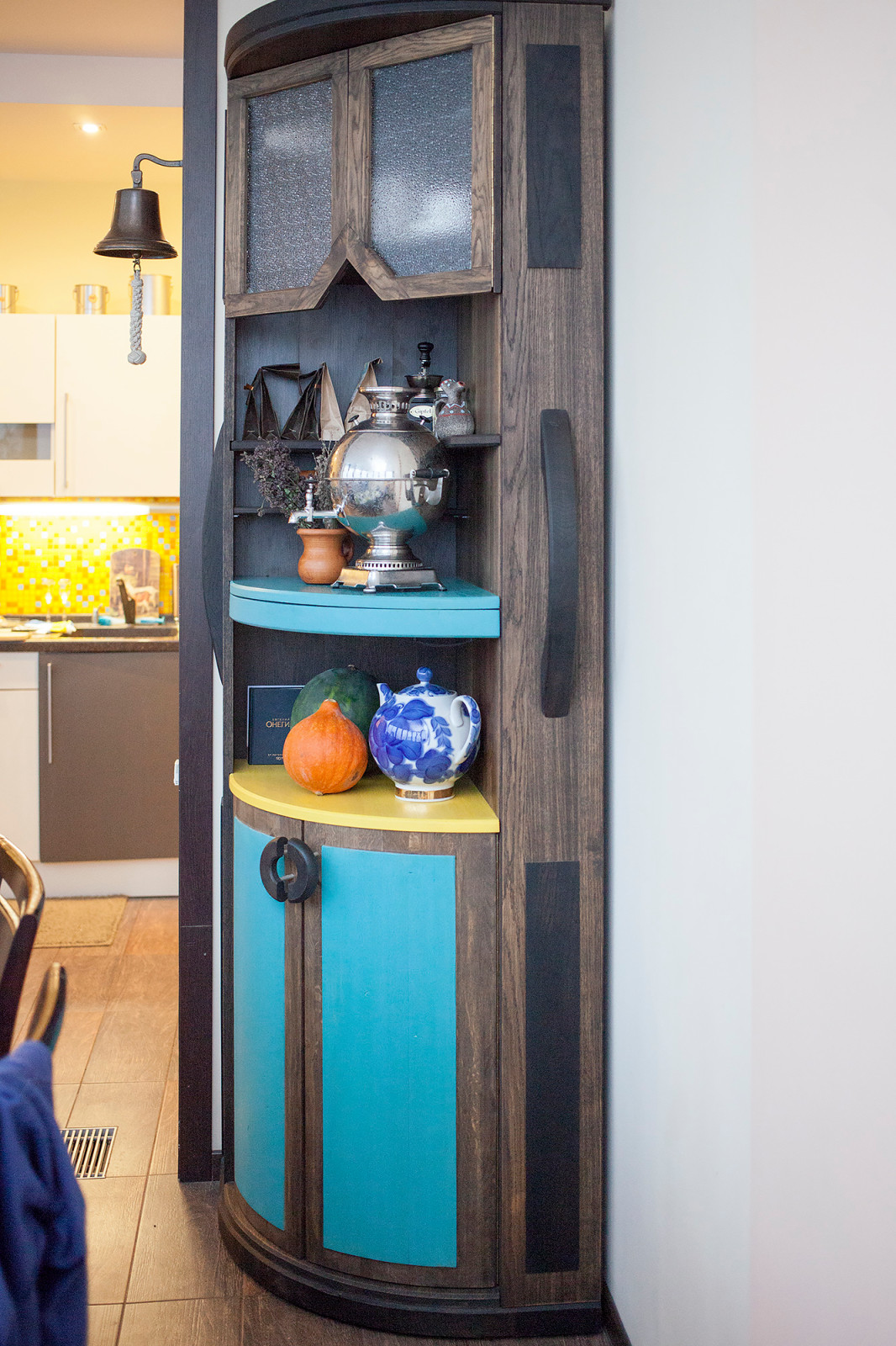 Буфет "Тет-а-тет" вид сбоку