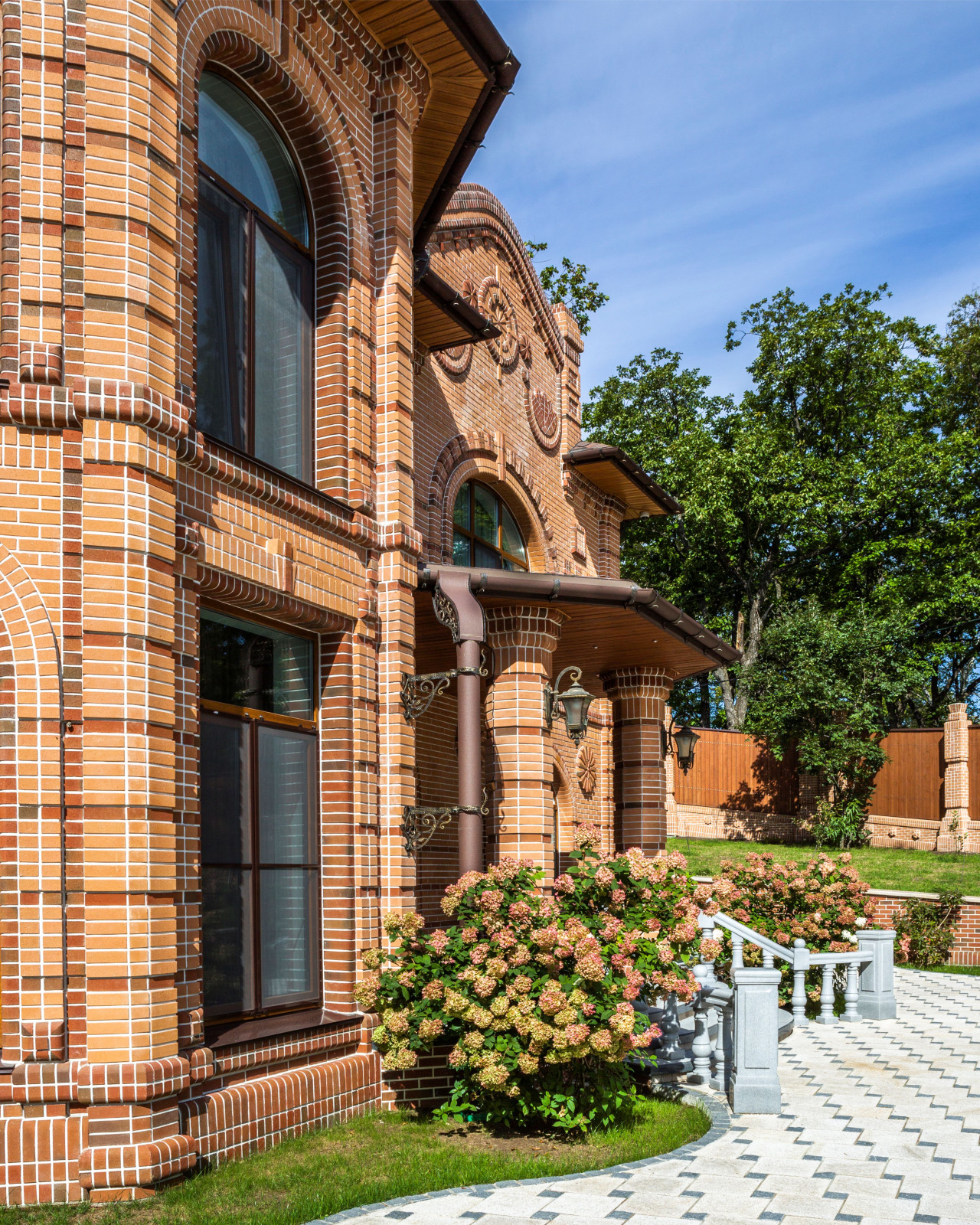 Загородный дом (усадьба) из кирпича