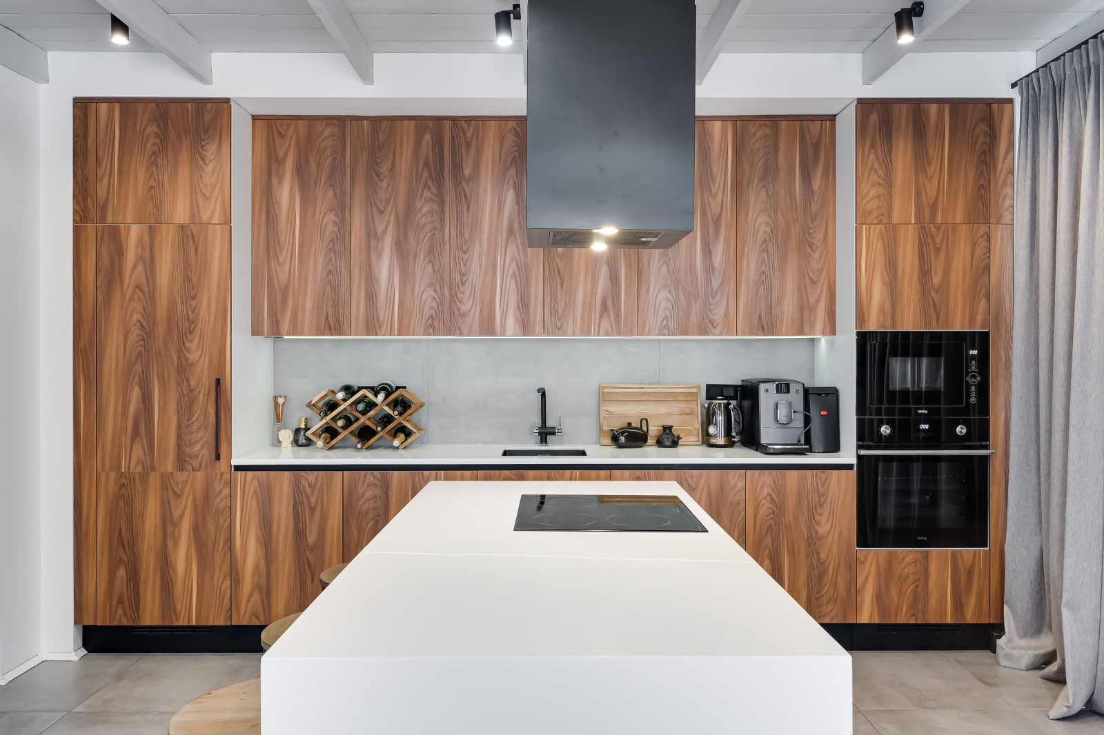 Обложка проекта: Минималистичная кухня с акцентом на натуральность!