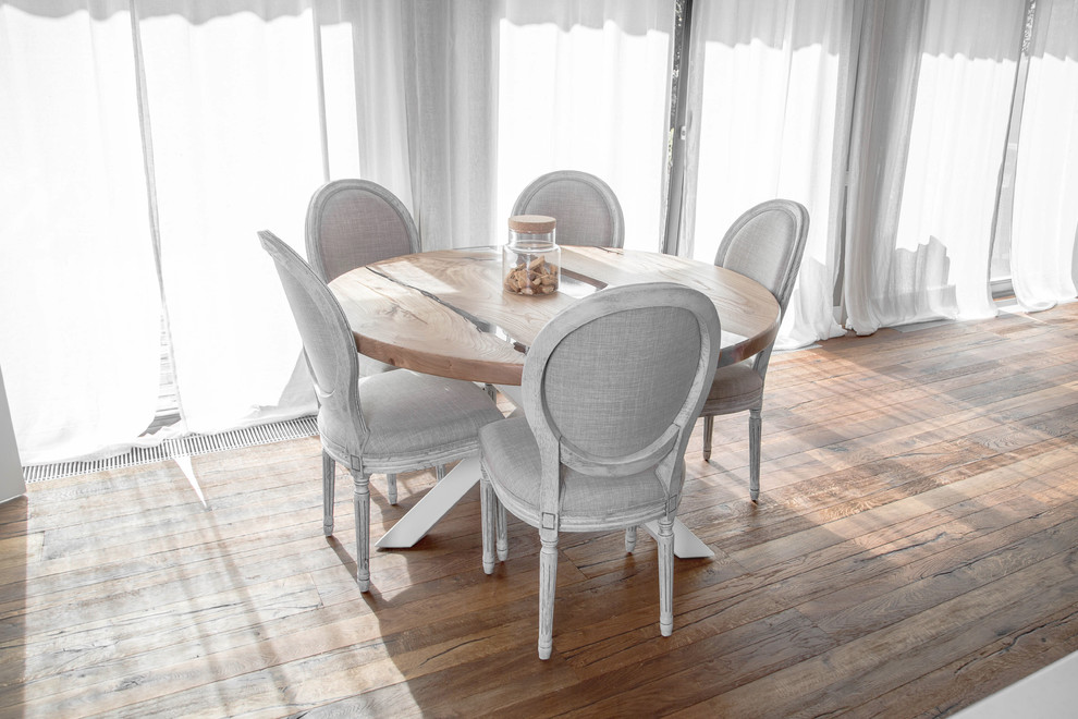 Обеденный стол и стулья