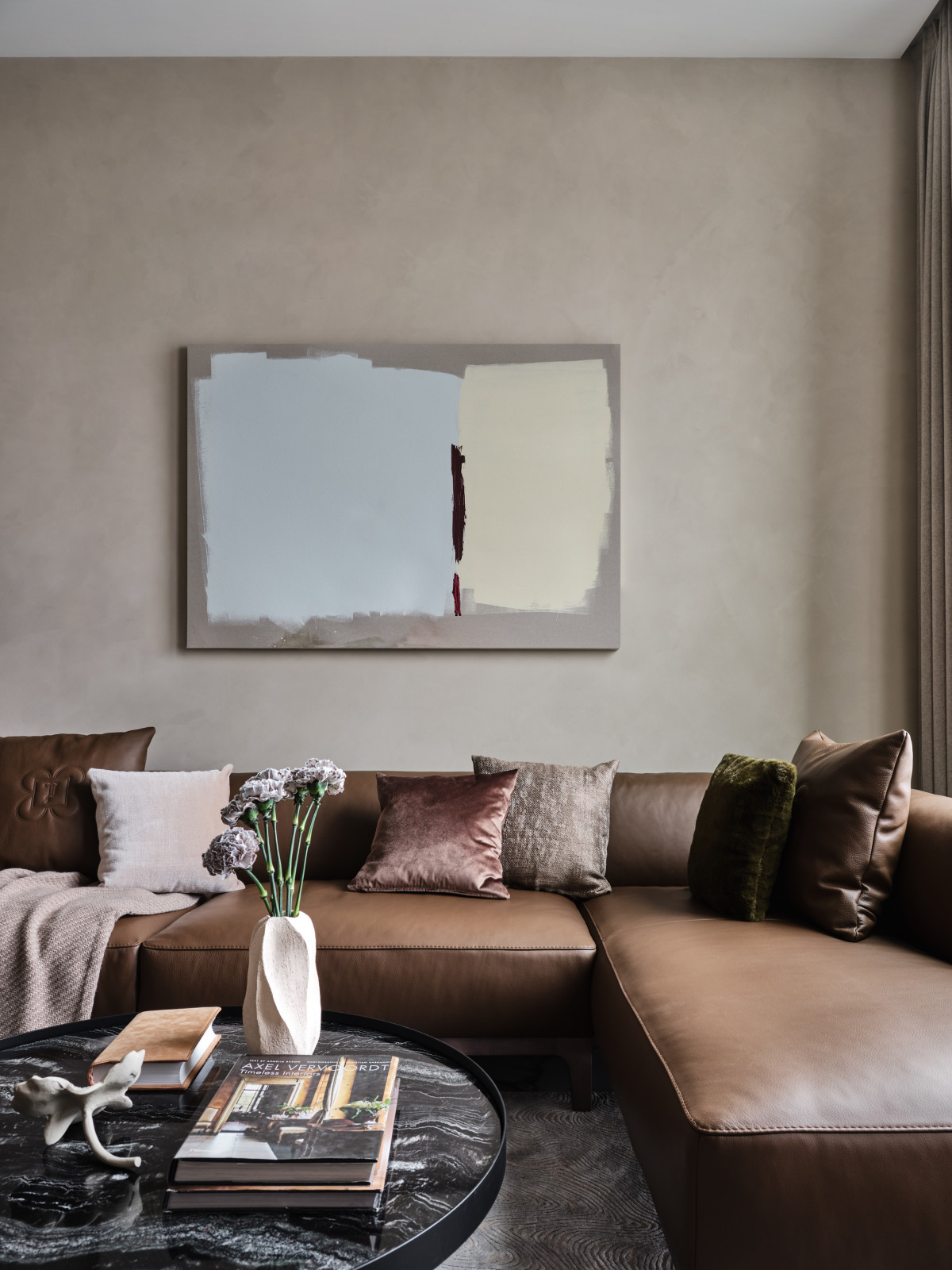 Элегантный интерьер, в котором интересна каждая деталь.