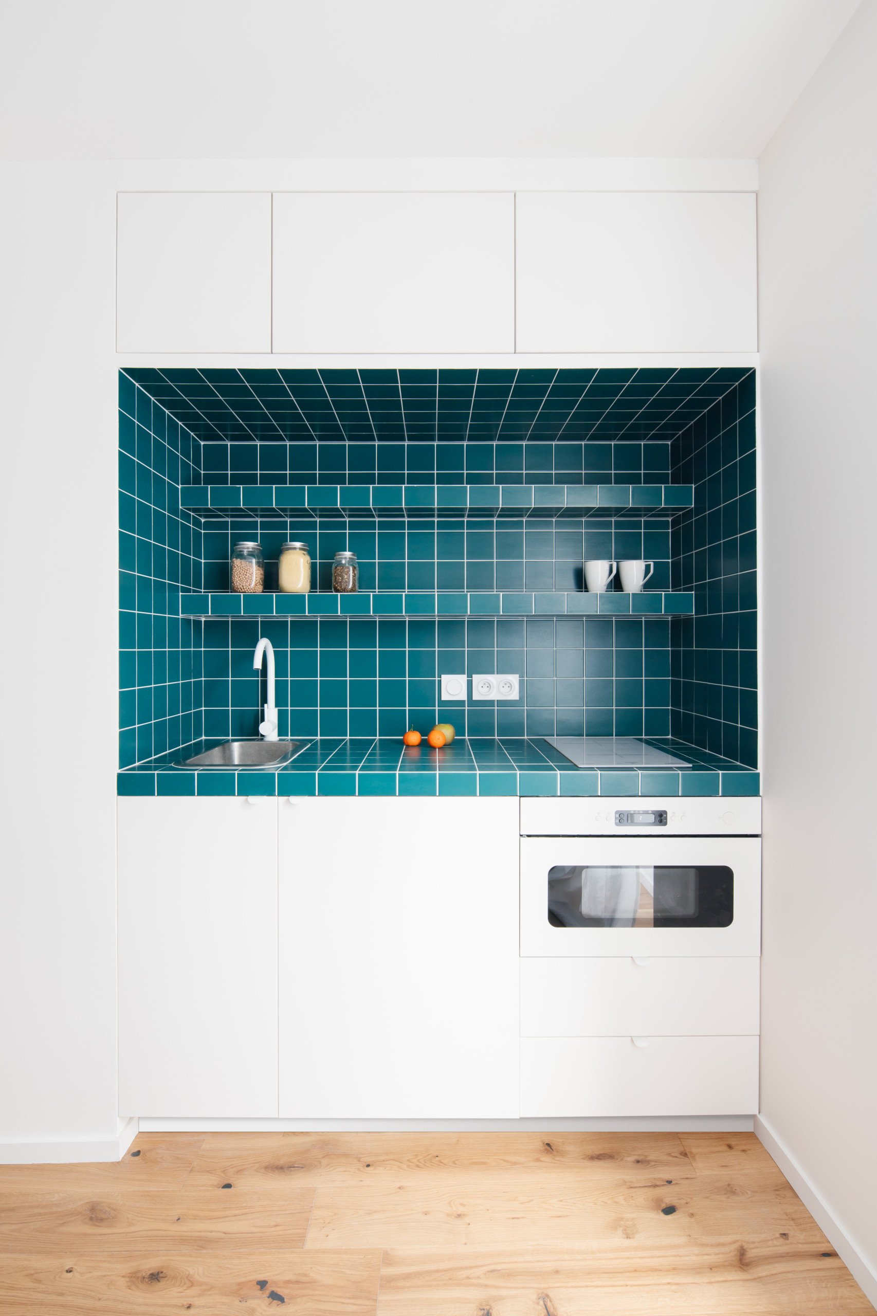 До и после: 16 кв.м — парижская студия с эффектной кухней