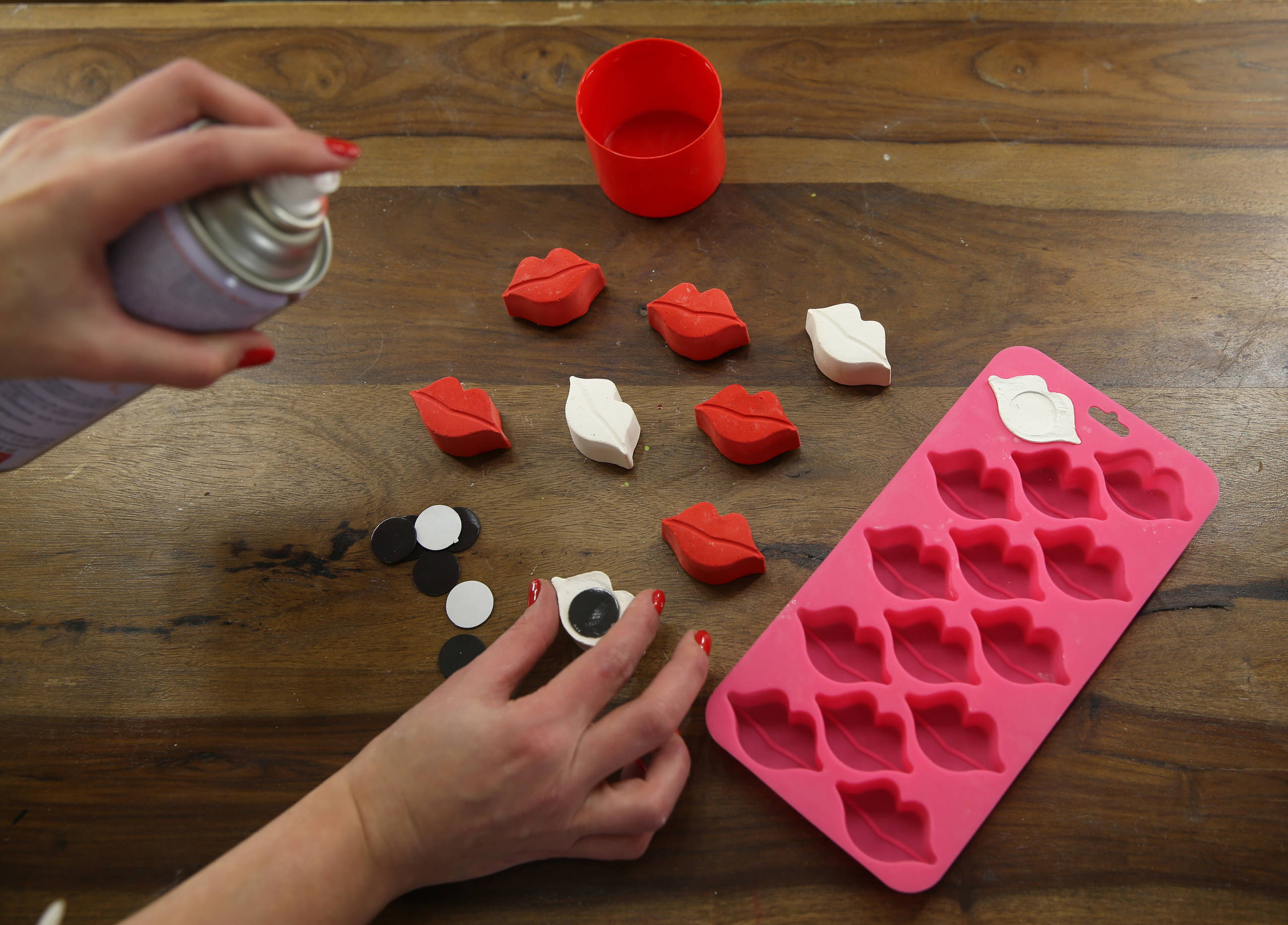 Своими руками: Магниты-валентинки из гипса к 14 февраля