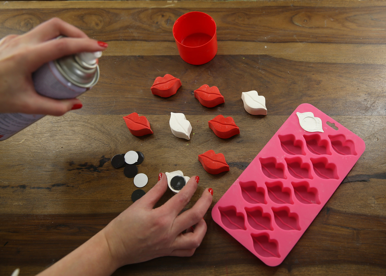 Своими руками: Магниты-валентинки из гипса к 14 февраля