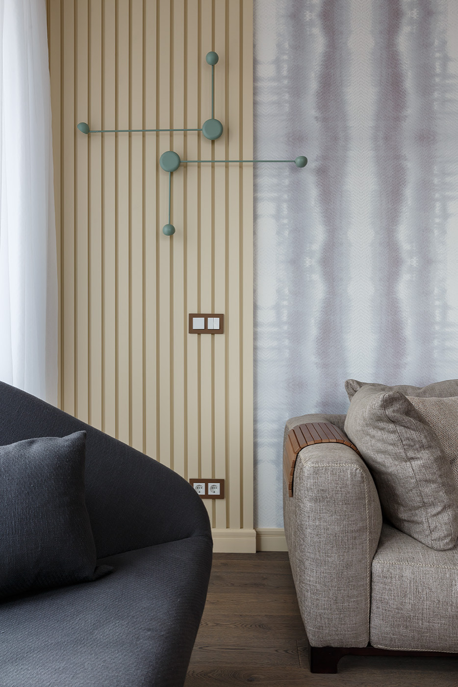 Декорированный уголок диванной зоны