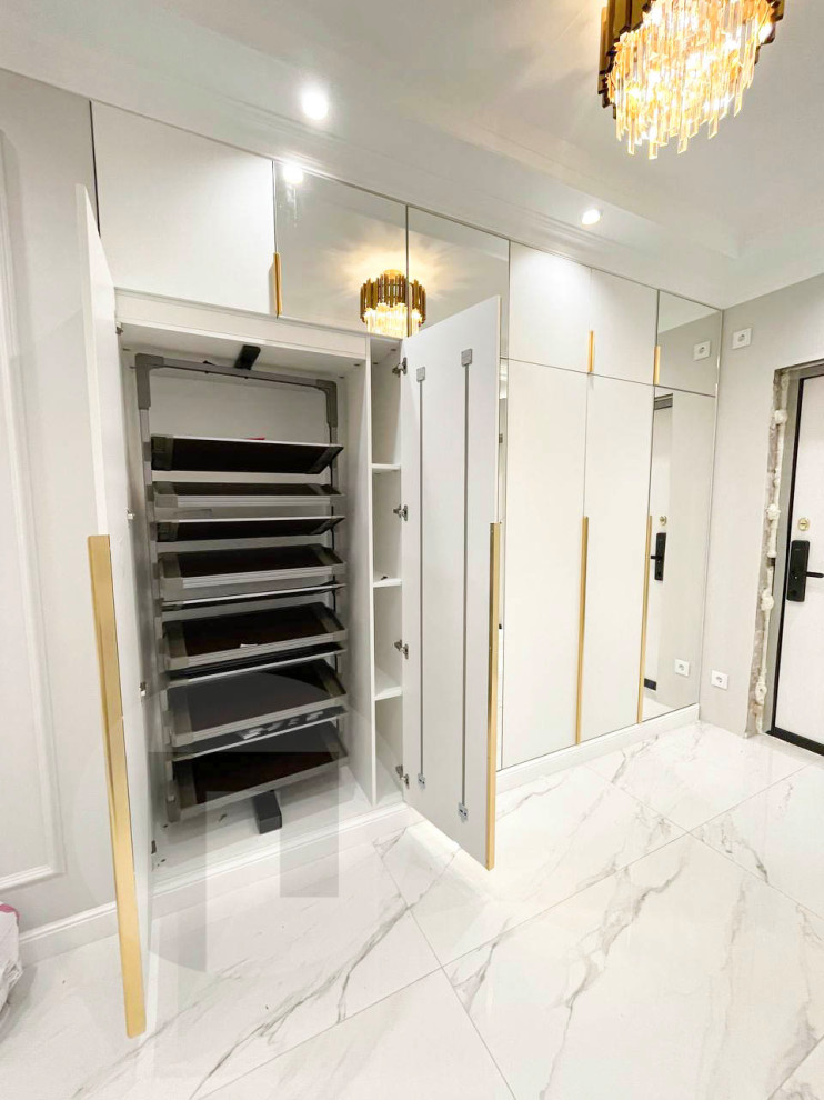 Зеркальный шкаф в прихожую