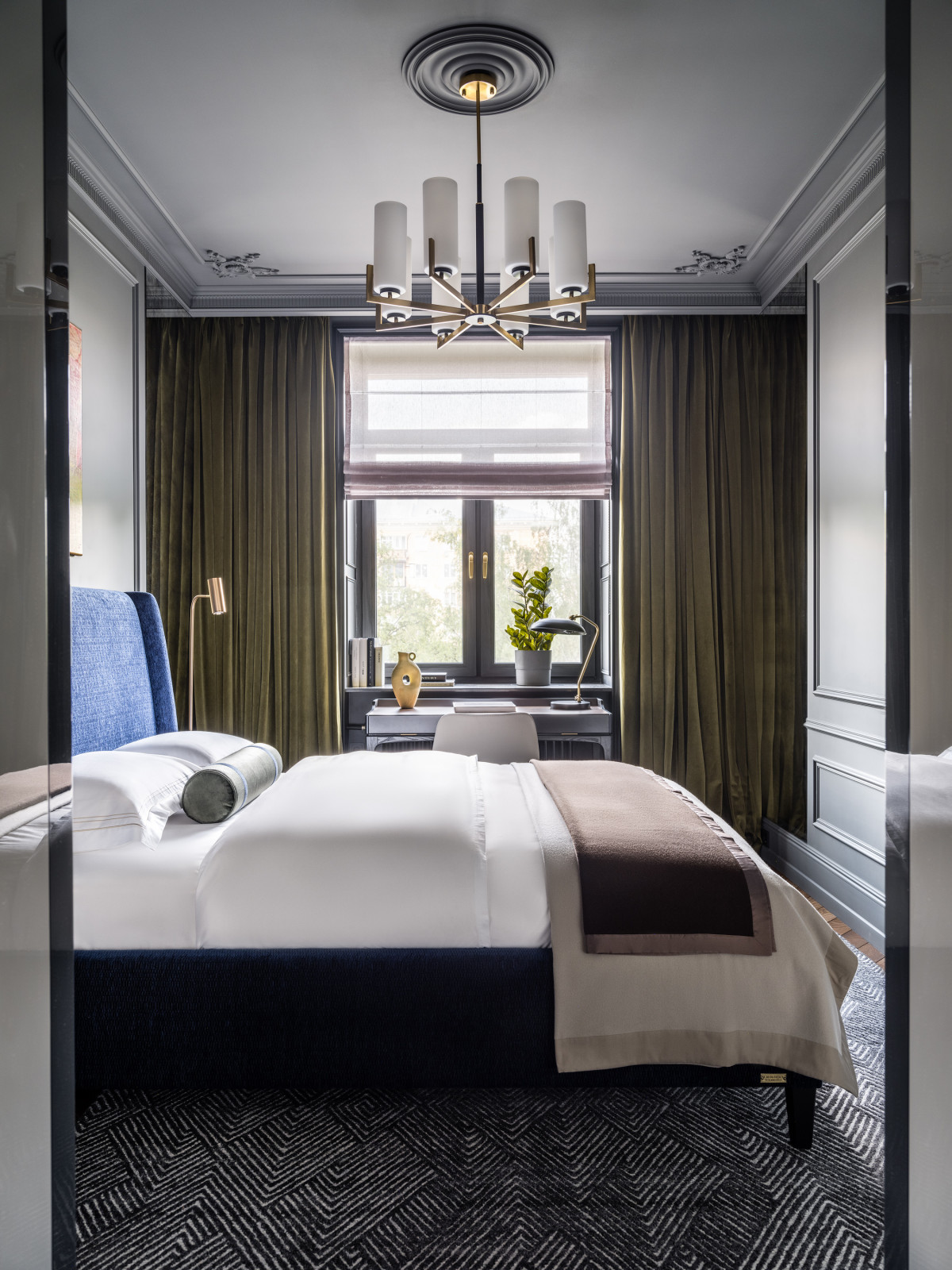 Сталинка на Университетском проспекте, 75 кВ.м.