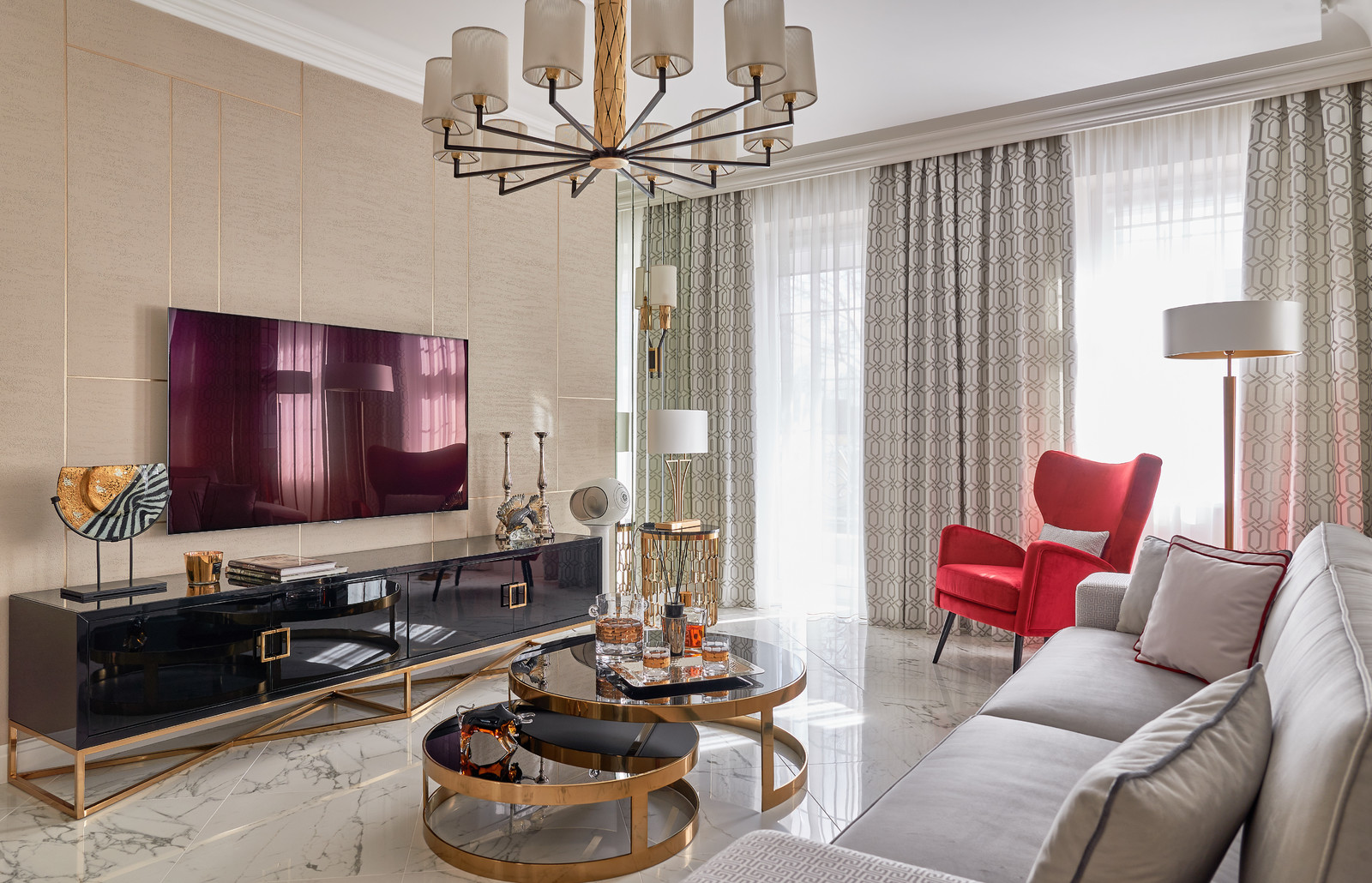 Яркий, роскошный, искрящийся.