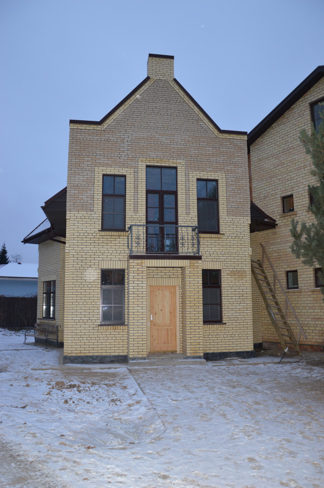 Петергоф. Дом из кирпича