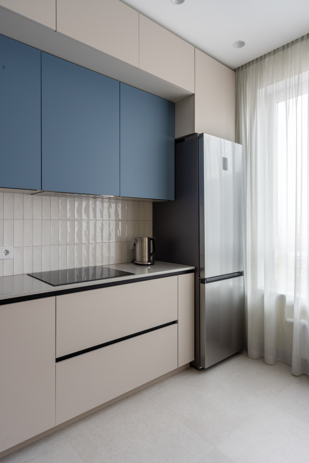 Двухуровневая угловая кухня