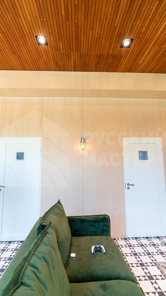 Гостевой дом: фасад из скандинавской доски, рейки из тика и шпонированные панели