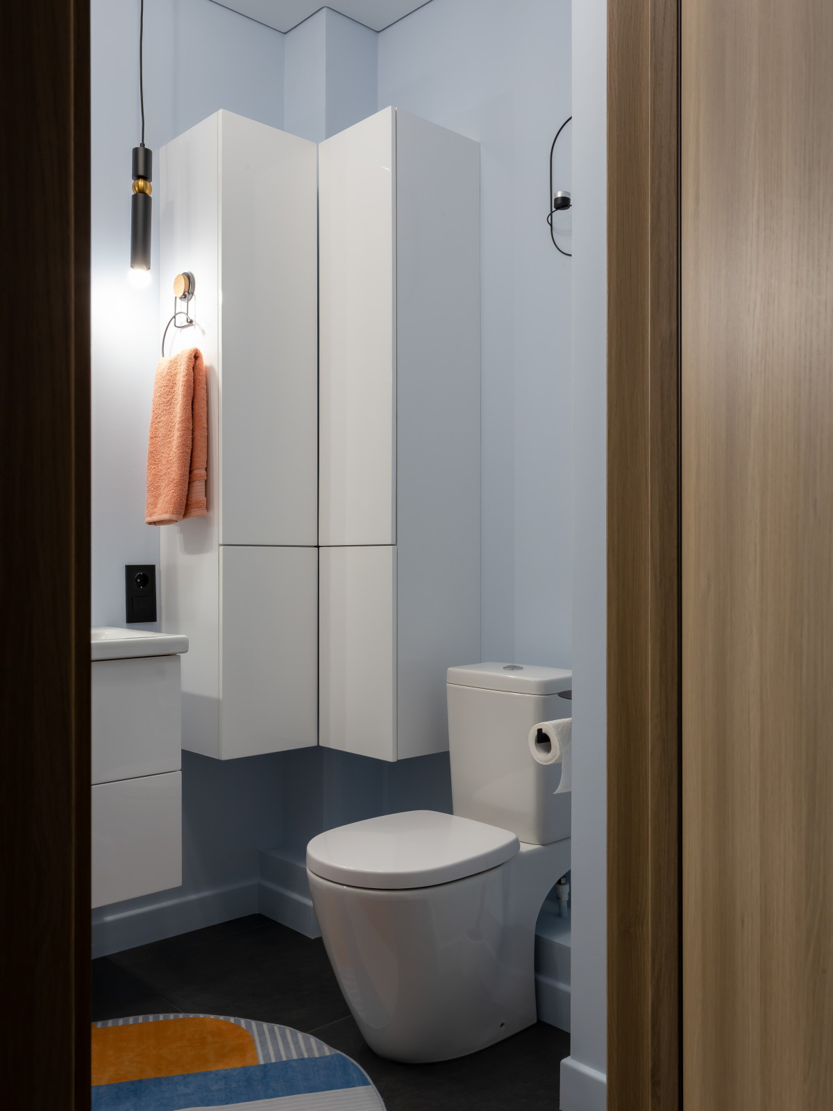 Малые м2 - не помеха комфорта. Смелый и яркий интерьер для молодой семьи