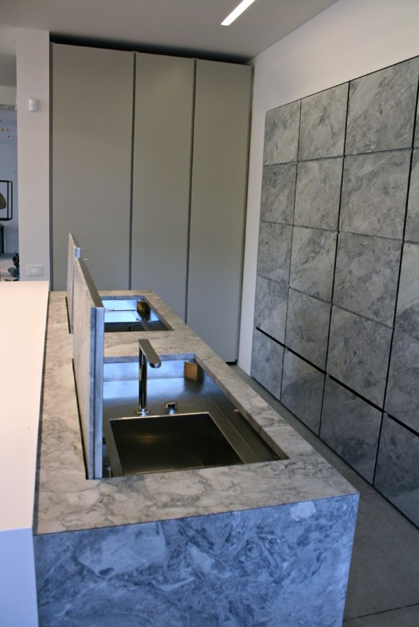 Houzz Армения: Квартира в Ереване с бетоном, ониксом и змеем-вишапом