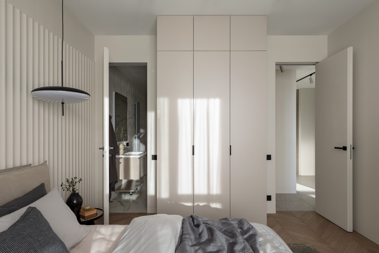 Stylish apartment with one bedroom and home office