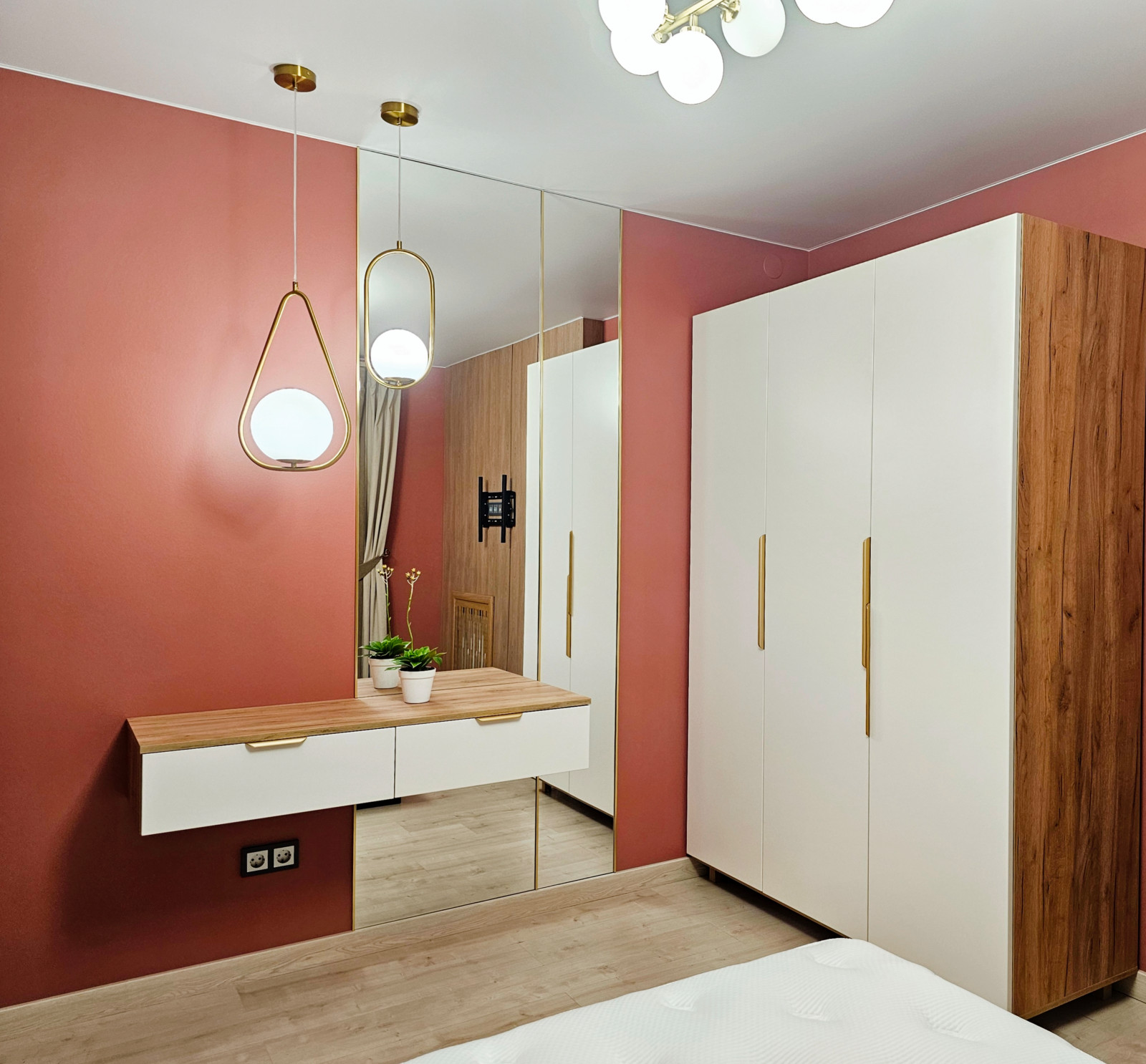 Яркие краски