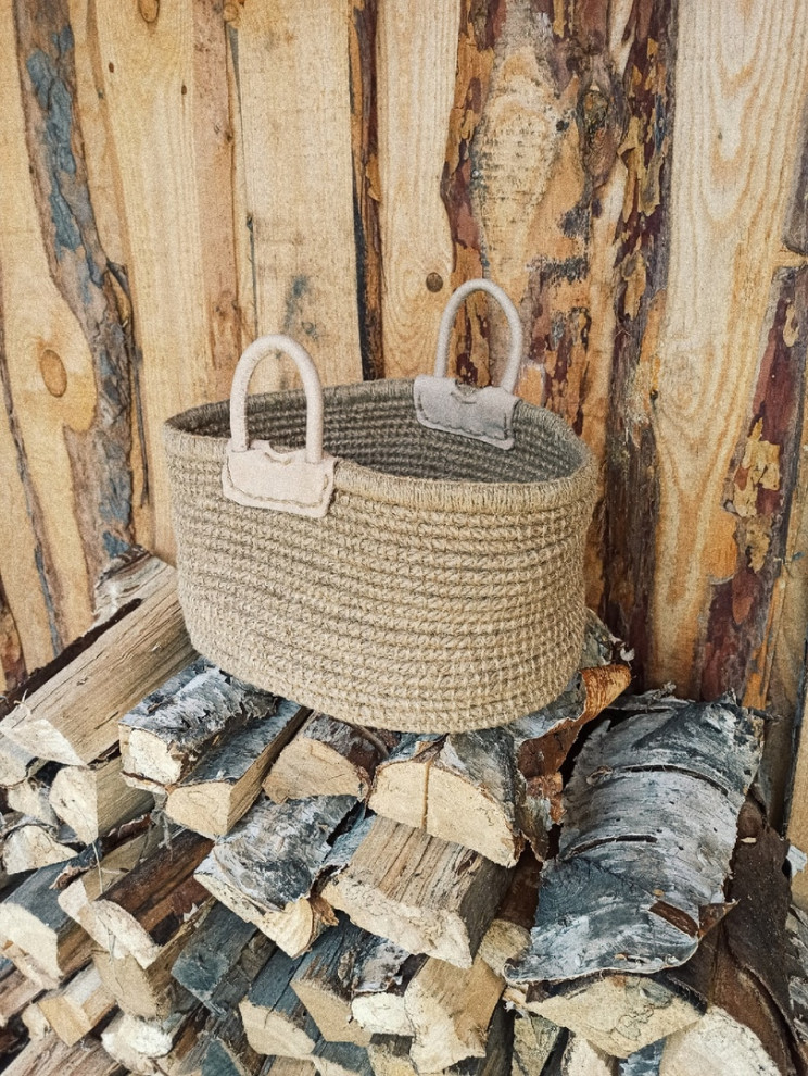 Корзина из джута с кожаными ручками