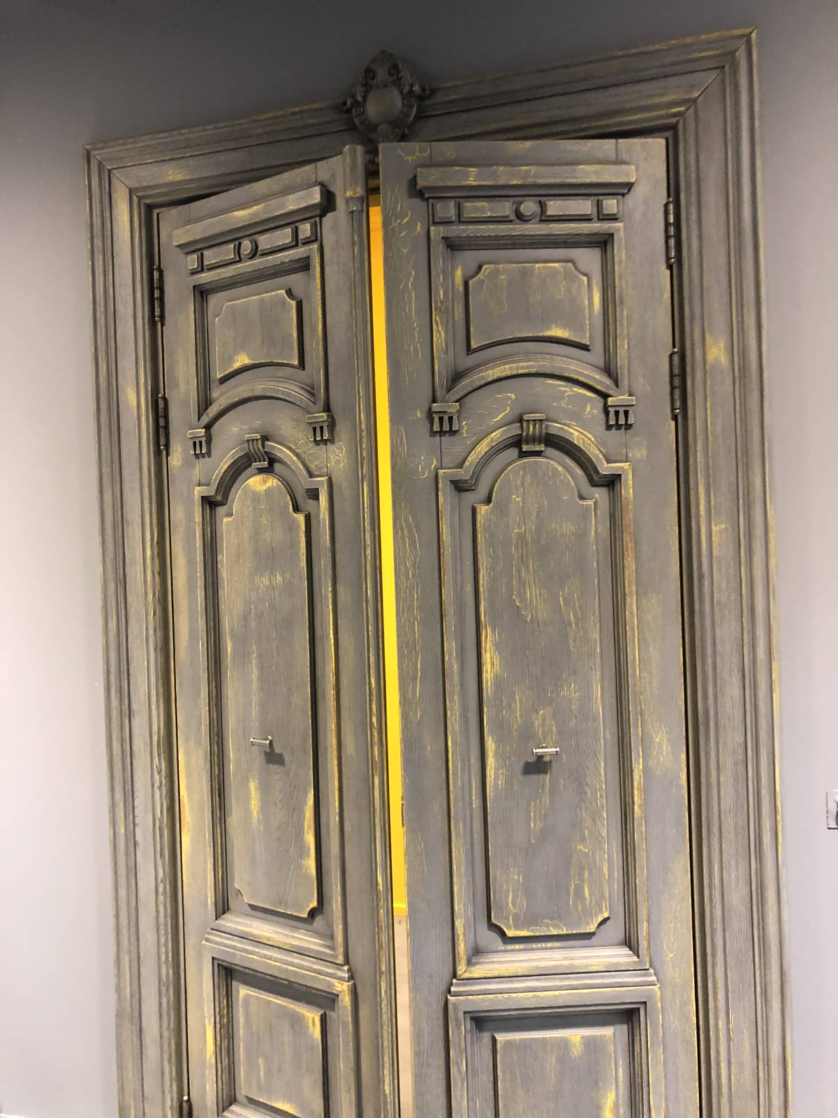 Историчсекие двери на Бронной